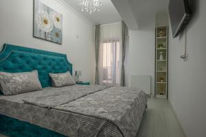 Ένα ή περισσότερα κρεβάτια σε δωμάτιο στο PAONI Apartment & Studio by Solid Residence Butoaie Mamaia