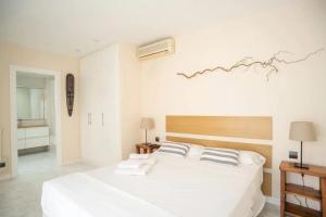 Posteľ alebo postele v izbe v ubytovaní Comfortable House in Sitges with Shared Pool