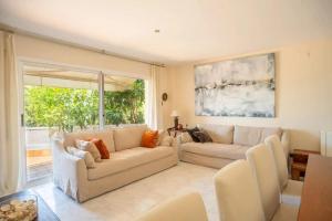 Posedenie v ubytovaní Comfortable House in Sitges with Shared Pool