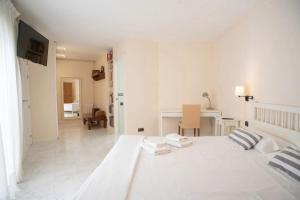 Posteľ alebo postele v izbe v ubytovaní Comfortable House in Sitges with Shared Pool