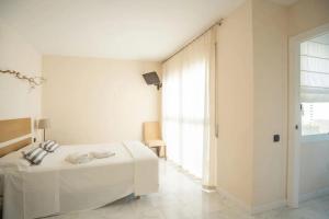 Posteľ alebo postele v izbe v ubytovaní Comfortable House in Sitges with Shared Pool