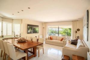 Posedenie v ubytovaní Comfortable House in Sitges with Shared Pool