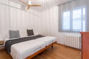 a bedroom with a bed and a ceiling fan at Apartamento Palomera Blanes in Blanes