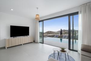 Μια τηλεόραση ή/και κέντρο ψυχαγωγίας στο Yucas Villa 17