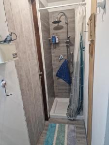 Koupelna v ubytování B&B La Riva del Po Camera indipendente