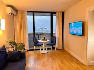TV a/nebo společenská místnost v ubytování Seaside apartments In batumi