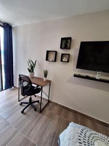 TV a/nebo společenská místnost v ubytování Monoambiente en Distrito Artemisa
