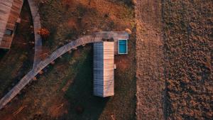 an overhead view of a wooden bridge in a field at MU_MORADAS NO ULLA in Teo