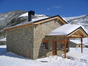 Casa de Montaña Alto Curueño during the winter