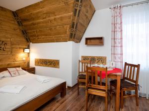 Posteľ alebo postele v izbe v ubytovaní Willa Pod Reglami Małe Ciche Sauna & Jacuzzi