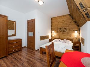 Posteľ alebo postele v izbe v ubytovaní Willa Pod Reglami Małe Ciche Sauna & Jacuzzi