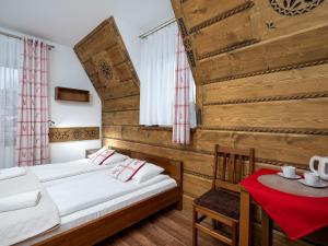 Posteľ alebo postele v izbe v ubytovaní Willa Pod Reglami Małe Ciche Sauna & Jacuzzi