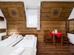 Posteľ alebo postele v izbe v ubytovaní Willa Pod Reglami Małe Ciche Sauna & Jacuzzi