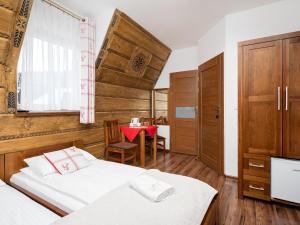 Posteľ alebo postele v izbe v ubytovaní Willa Pod Reglami Małe Ciche Sauna & Jacuzzi