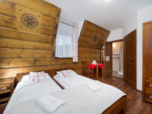 Posteľ alebo postele v izbe v ubytovaní Willa Pod Reglami Małe Ciche Sauna & Jacuzzi