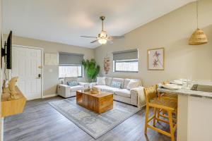 Φωτογραφία από το άλμπουμ του Dtwn Palm Harbor Condo Walk to Water! σε Palm Harbor