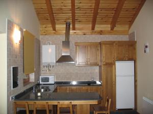 A kitchen or kitchenette at Casa de Montaña Alto Curueño