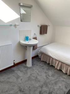 Postel nebo postele na pokoji v ubytování Belhaven Private Hotel