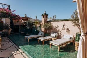 Bazén v ubytování Riad Ksar Al Amal & Spa nebo v jeho okolí