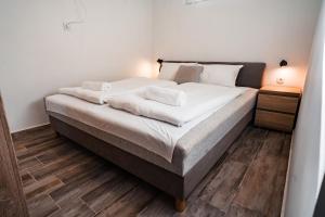 Postel nebo postele na pokoji v ubytování Siocamping Házak Homes