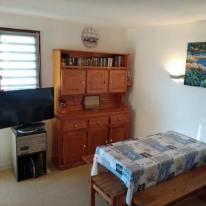 Postel nebo postele na pokoji v ubytování Charming T2 in residence with swimming pool