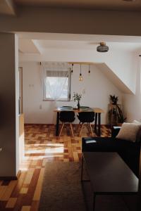 Posezení v ubytování DOUX Apartman
