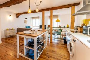 a kitchen with a island with a counter top at Warm and Inviting, Central location by urbanhosting in Santander