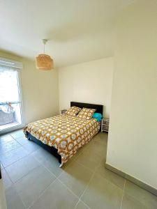 Ένα ή περισσότερα κρεβάτια σε δωμάτιο στο Appartement au bord de la plage et de la foret +9 φωτογραφίες