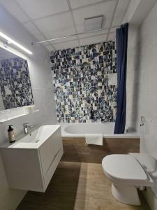 Kúpeľňa v ubytovaní Gartner Hotel + 26 fotografií