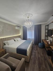 Postel nebo postele na pokoji v ubytování NS Luxury Suites