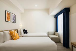 Postel nebo postele na pokoji v ubytování Four Points Flex by Sheraton Kobe Sannomiya