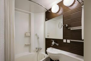 Koupelna v ubytování Four Points Flex by Sheraton Kobe Sannomiya + 27 fotografií