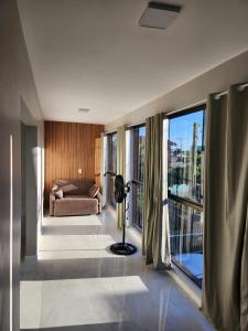Ένα ή περισσότερα κρεβάτια σε δωμάτιο στο Apartamento-5 pé na areia proximo a lagoa e rio