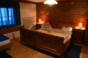 Łóżko lub łóżka w pokoju w obiekcie Appartement Schmiedhof