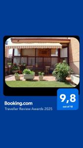 a screenshot of a webpage of a house with potted plants at Residencial Entreaguas in Palazuelos de Eresma