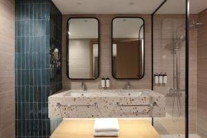 Ένα μπάνιο στο voco Beirut Central District by IHG