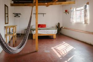 Postel nebo postele na pokoji v ubytování Hostalito Casa Alebrije