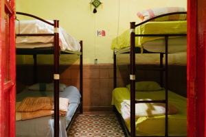 Postel nebo postele na pokoji v ubytování Hostalito Casa Alebrije