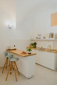 Η κουζίνα ή μικρή κουζίνα στο Casa Tua - Sea View Chianca +27 φωτογραφίες