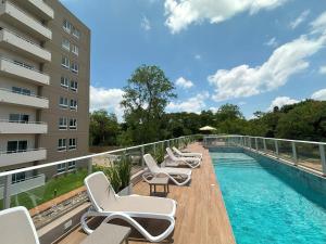 Bazén v ubytování Republica Apartment nebo v jeho okolí