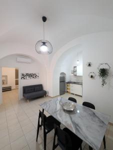 Η κουζίνα ή μικρή κουζίνα στο Appartamenti Via del Muro Antico