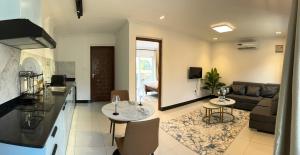Η κουζίνα ή μικρή κουζίνα στο Stylish Apt At Mbezi Beach