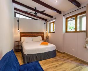 a bedroom with a bed and two chairs in it at Paradiso Lakeside Resort in La Laguna