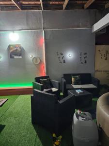 Biliár nebo kulečník v ubytování Villa yoyo poirier