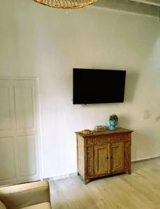 a flat screen tv on the wall of a living room at Casa de Santa María in El Puerto de Santa María