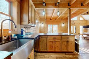 Fotografie z fotogalerie ubytování Turtle Hill Cabin v destinaci New Tazewell + 19 fotografií