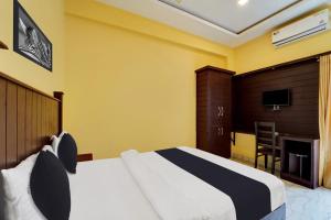 Super Collection O Calvathy Road Near Fort Kochi客房内的一张或多张床位