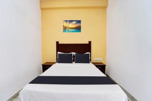 Super Collection O Calvathy Road Near Fort Kochi客房内的一张或多张床位