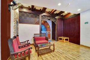 Super Collection O Calvathy Road Near Fort Kochi的休息区