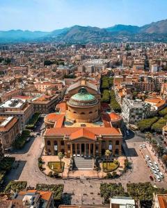 A general view of Palermo or a view of the city taken from a vendégházakat Még 18 kép